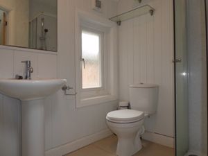 Family Shower Room- click for photo gallery